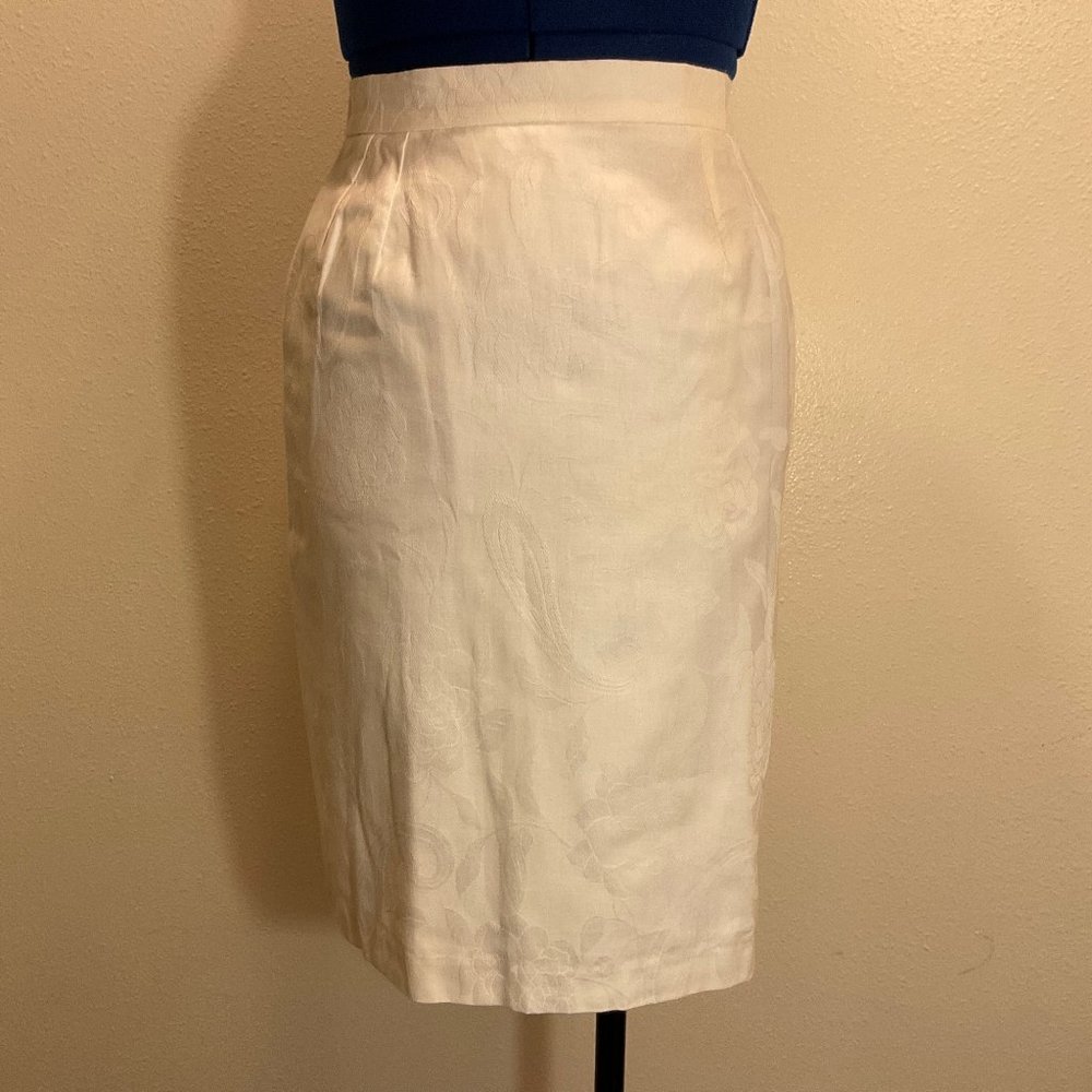 VINTAGE White Skirt with floral design - Size 12PT